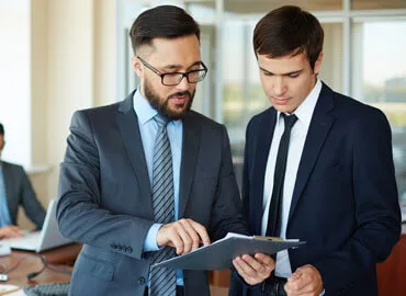 Provides expertise on legal matters and compliance. - 友博体育